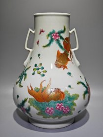 瓷器，大清乾隆年制，珐琅彩鱼草双耳尊，高：25.6cm，肚直径：19.5cm,