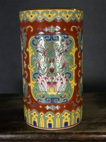 大清乾隆年制高档珐琅彩开片花卉纹笔筒。lxl