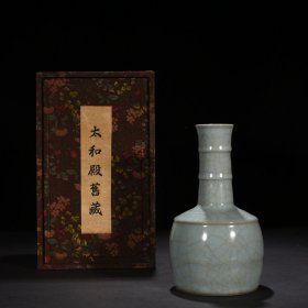 宋修内司官窑款炫纹纸槌瓶