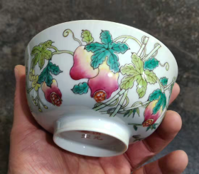 清粉彩草莓纹碗