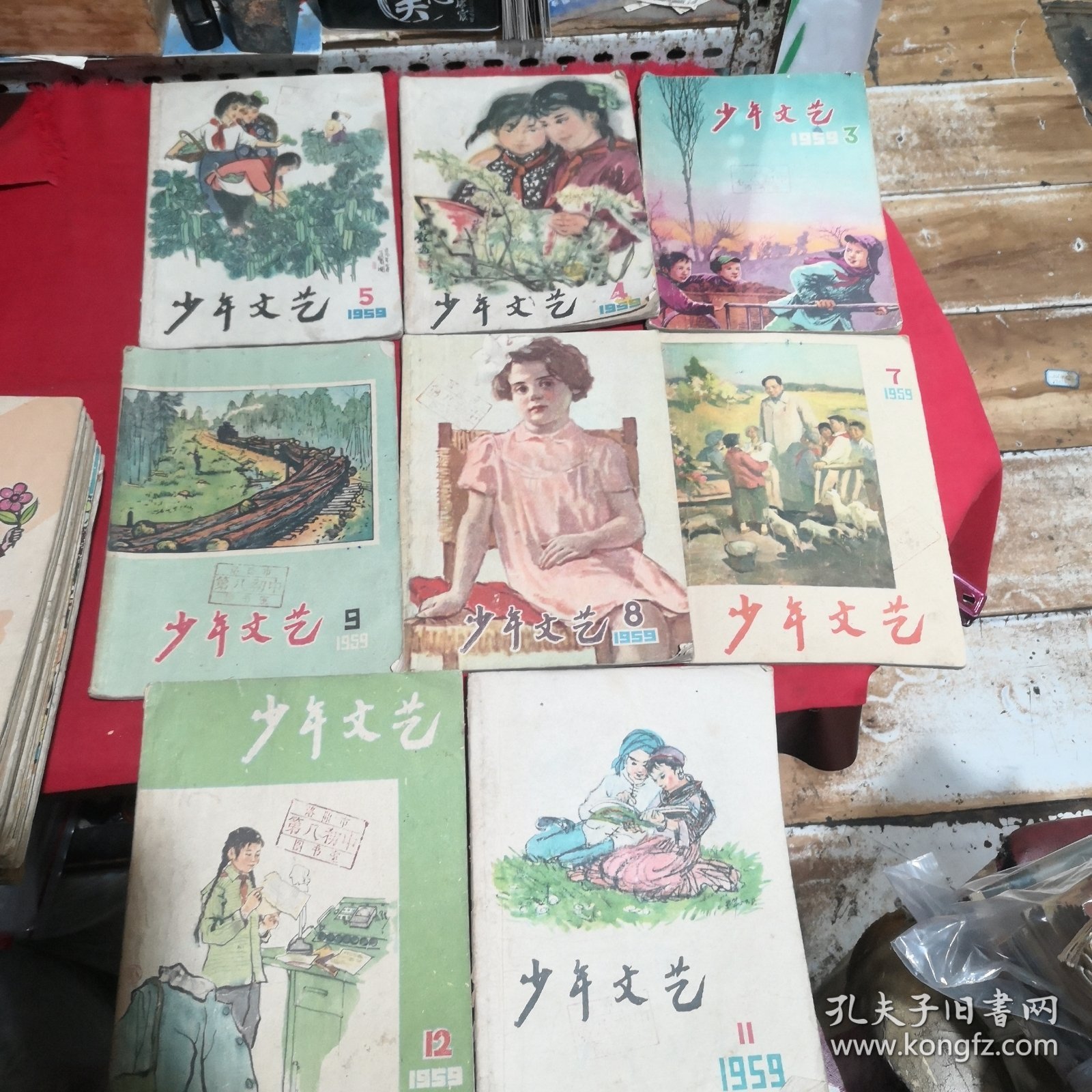 少年文艺：1956年7，1957年2，1958年2 4 5 8 9 11，1959年3 4 5 7 8 9 11 12，1960年2 3 4 6，1962年11，1963年3 5，1964年1 8 9 10 11 12，1965年4 7 8 10，1966年4（34本合售）