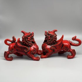 麒麟一对；