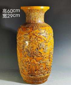 美品·款识“大清乾隆年制”精工细作满工黄釉高浮雕刻瓷人物故事纹赏瓶。