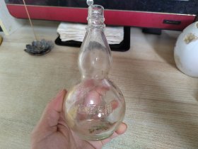 一个完好无损的宣酒专供葫芦型玻璃酒瓶