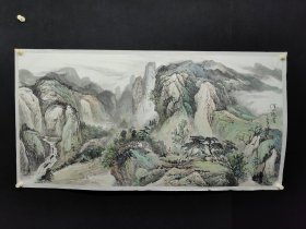 杨占山，136*68厘米，字博林，号万山；我国著名壁画家、山水画家，在业内有“百变山君”之美誉。1964年出生自我国著名牡丹之乡、书画之乡——山东菏泽，现居北京；进修于中国美院；遍访师友，苦心专研，精攻山水画的创作。现为国家一级美术师、中国美术家协会会员、山东省书法家协会会员、中国书画研究会会员、中国国画艺术书画院专职画家、博林书画院院长。