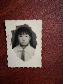 70年代老照片之五，女学生红领巾一寸照，