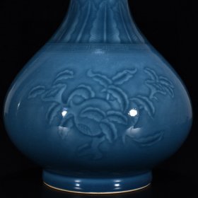 瓷器 清乾隆霁蓝釉刻花果纹玉壶春瓶（回流瓷） 高21厘米 宽17厘米