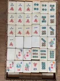 收藏级70年代老竹骨麻将大全套，152口骨牌九骰子，超大尺寸31/22/14。整洁漂亮无污染，难得少有精品