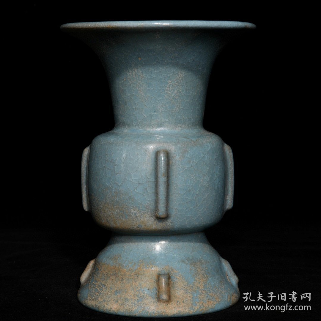 汝窑冰裂纹出戟尊，高17.5cm直径12.5cm