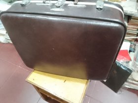 老山作战纪念〈步兵第八十师〉（天津亚美皮箱厂为老山参战英雄特制）