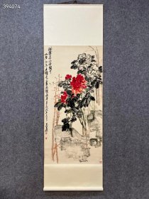 品名：No.30【吴昌硕牡丹图】 |精装挂轴 尺寸：210×68cm 材质：采用150g高清艺术加厚宣 纸，进口顶级微喷机复刻， 原汁原味，适合学习临摹 欣赏装饰。 整体锦绫装裱，锦绫收边， 以供饕赏，书房茶室装饰 之佳品，馈赠师友之好物。