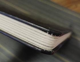 发现里面 : 早教双语版. 解密宇宙