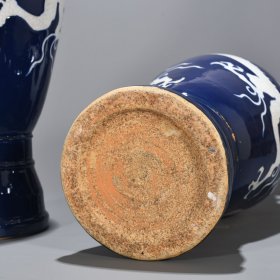 元祭蓝釉刻白龙纹象耳瓶 64*20厘米