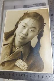 【旧时光影】女解放军装照，便装照各一张，1954年11月2日摄于杭州。大照片有全名和具体时间。还有附带信件，照片等合售500元。