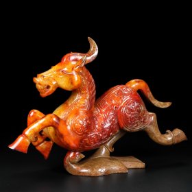 和田玉旧藏回流 珍品马踏飞燕 玉质刚性细腻油润 包浆醇厚 沁色自然 雕工精湛 品相完美 细节如图 尺寸22.7×16×5.4厘米 重1128.4克
