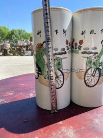 笔筒一对，器型规整，保存完好