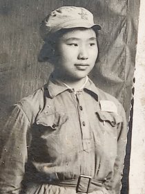 民国时期?中国人民解放军女兵女军官女军人皮带束腰照片