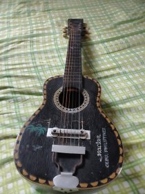 菲律宾小六弦琴.