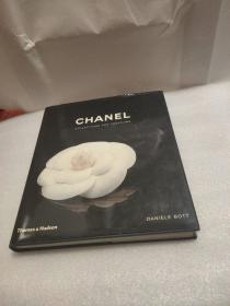 Chanel：Collections and Creations  (英文版)