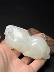 和田玉唐马手把件马到功成