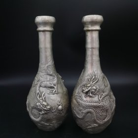 古玩铜器收藏，白铜龙花瓶一对；形制端正，工艺精美，造型独特，包浆纯熟 产品规格 重量 如下图：