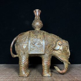 老铜胎泥金太平盛象大象宝瓶，高25厘米，长20厘米，重2870克，