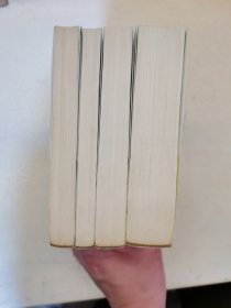 中学生课外名著阅读推荐图书 4册合售，童年 在人间 我的大学，钢铁是怎样炼成的，鲁滨逊漂流记，名人传