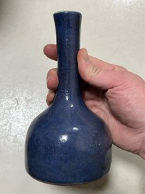 蓝釉花瓶