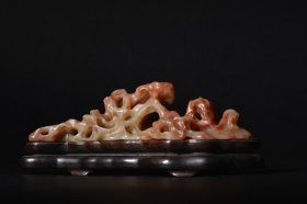 清 寿山石红花芙蓉镂空山石形笔架 总高7厘米 总长19厘米