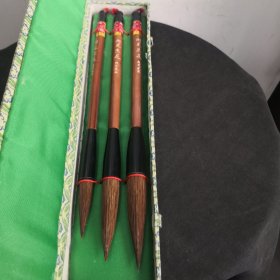 老毛笔（湖笔狼毫，三支合售）杆长18.5，出峰分别为:6.5厘米、5.5厘米、4.5厘米，具体请阅图