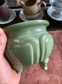 汝窑青釉三足炉、造型独特 釉面温润肥厚！