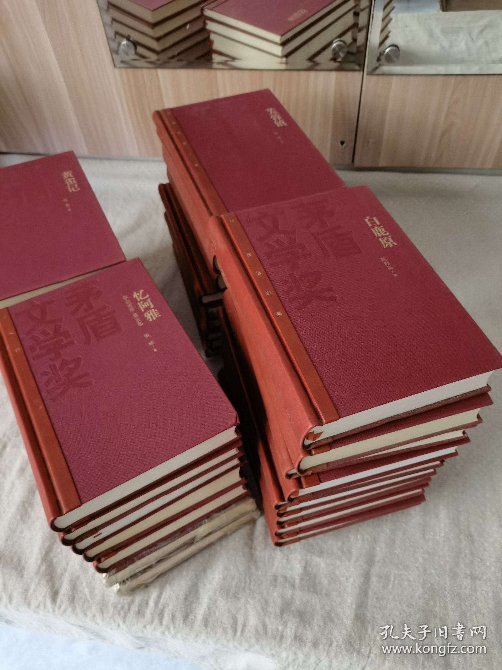 36本 茅盾文学奖获奖作品全集：长恨歌（精装本）/额尔古纳河右岸/人的杂志/鹿眼/张居正-全四册/芙蓉镇/推拿/不夜之侯/筑草为城/东方上中下/南渡记-第一卷东藏记二 西征记三/黄雀记/无字全三部/抉择/许茂和他的女儿们/暗算/沉重的翅膀/都市风流/忆阿雅/钟鼓楼/荒原纪事/南方有嘉木/白门柳 全三册 一夕阳芳草/二秋露危城/三鸡鸣风雨 红本