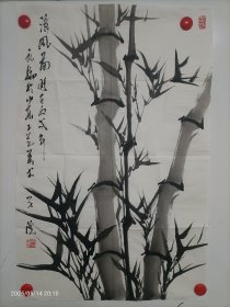 吴永福，男，笔名华子。1956年生，山东省荣成市人。现任山东工艺美术学院现代手工艺术研究所所长、教授、硕士生导师，中国美术家协会会员、中国工艺美术家协会会员、省漫画家协会副会长、省美术家协会理事，山东文人书画院副院长。