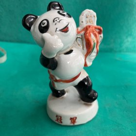 亚运会吉祥物手绘白瓷熊猫盼盼摆件。民俗古玩老物件收藏摆件