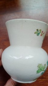 民国洪宪粉彩渣斗标本，品相尺寸如图自定吧。