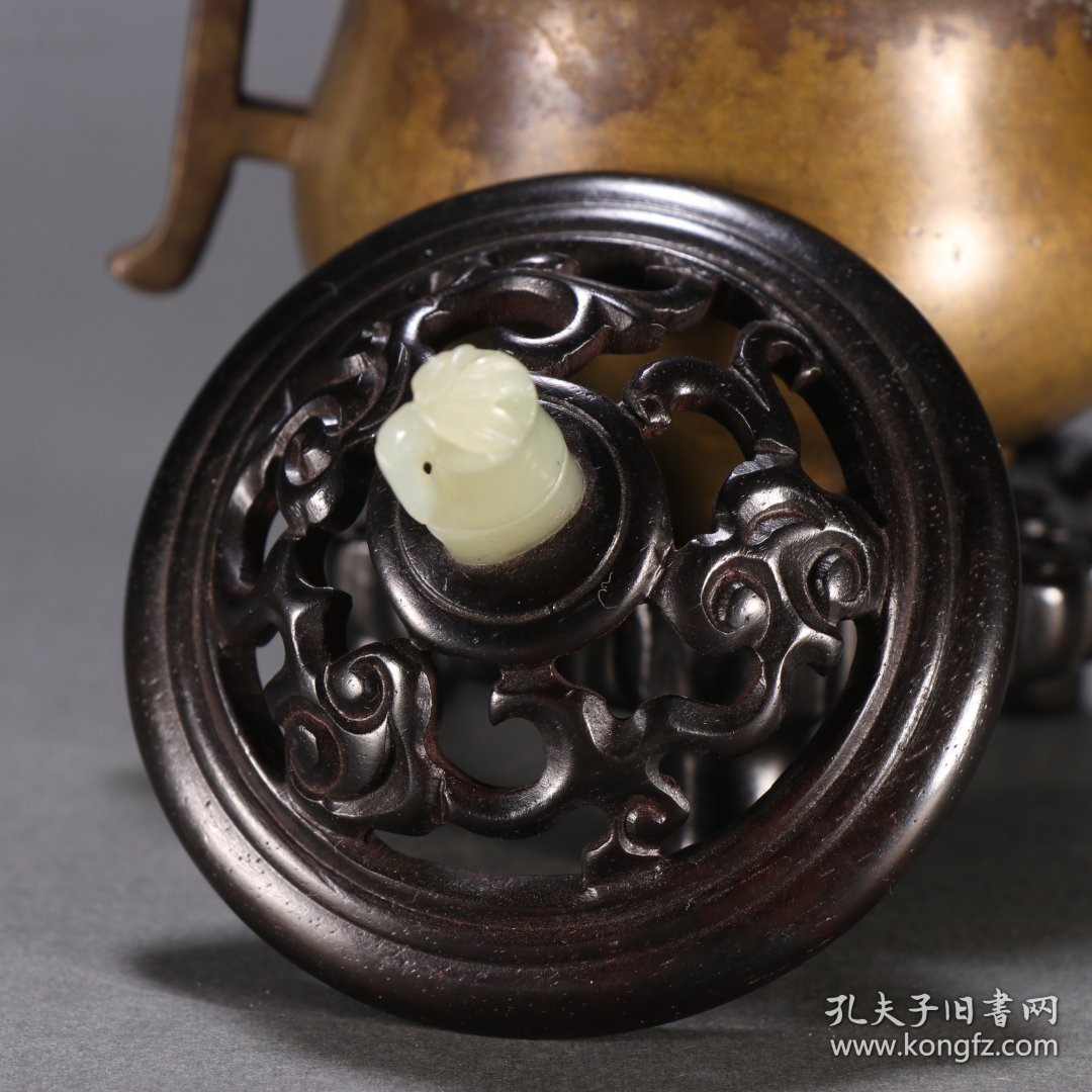 铜胎三足香薰炉