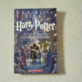 Harry Potter and the Sorcerer's Stone (Harry Potter Series, Book 1)