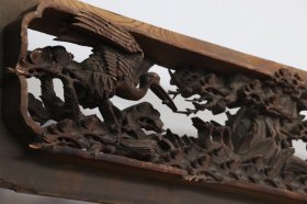 老花板，镂空雕刻《松鹤延年》，整块红豆杉木料镂空雕刻而成，正反面雕刻，雕刻精细，保存完好，长294厘米，宽32厘米，厚度10厘米