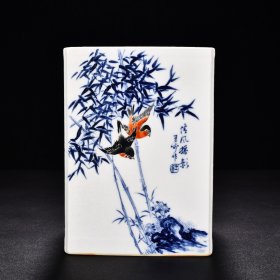 旧藏 民国珠山八友王步青花矾红花鸟纹方笔筒（原闻吾过之斋） 高18.3厘米 宽13.2厘米