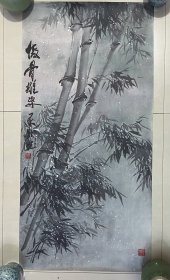 竹子，墨竹，傲骨雄姿，写意画法，泼墨晕染，真人真迹纯手绘作品，河北省美协郭亚军老师的原创大作，本人承诺假一赔万，支持第三方鉴定。老师的竹子创作很有意境，看整体构图，画的很灵动，惟妙惟肖。尺寸：1米×50公分的，三尺整张的，家里客厅，中堂，卧室，书房，茶室，玄关都可悬挂！竹子挂在家里，具有节节高之意。