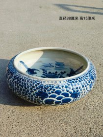 青花瓷花鸟纹大笔洗。 尺寸直径38厘米 高15厘米