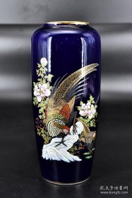《陶瓷花瓶》一件 底部“迪斋”款 设计精美 口直径：7.5cm 最宽直径：11cm 高：27.5cm 年代不详看有些年份了，看图自鉴。