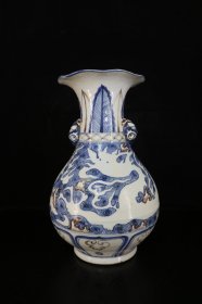 釉里红龙纹花口兽头赏瓶