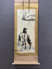 编号105；
徐悲鸿精品（柳叶双骏马图）老纸绫裱立轴；画芯尺寸；96.5*39.5cm