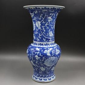蓝地青花花纹花觚瓶