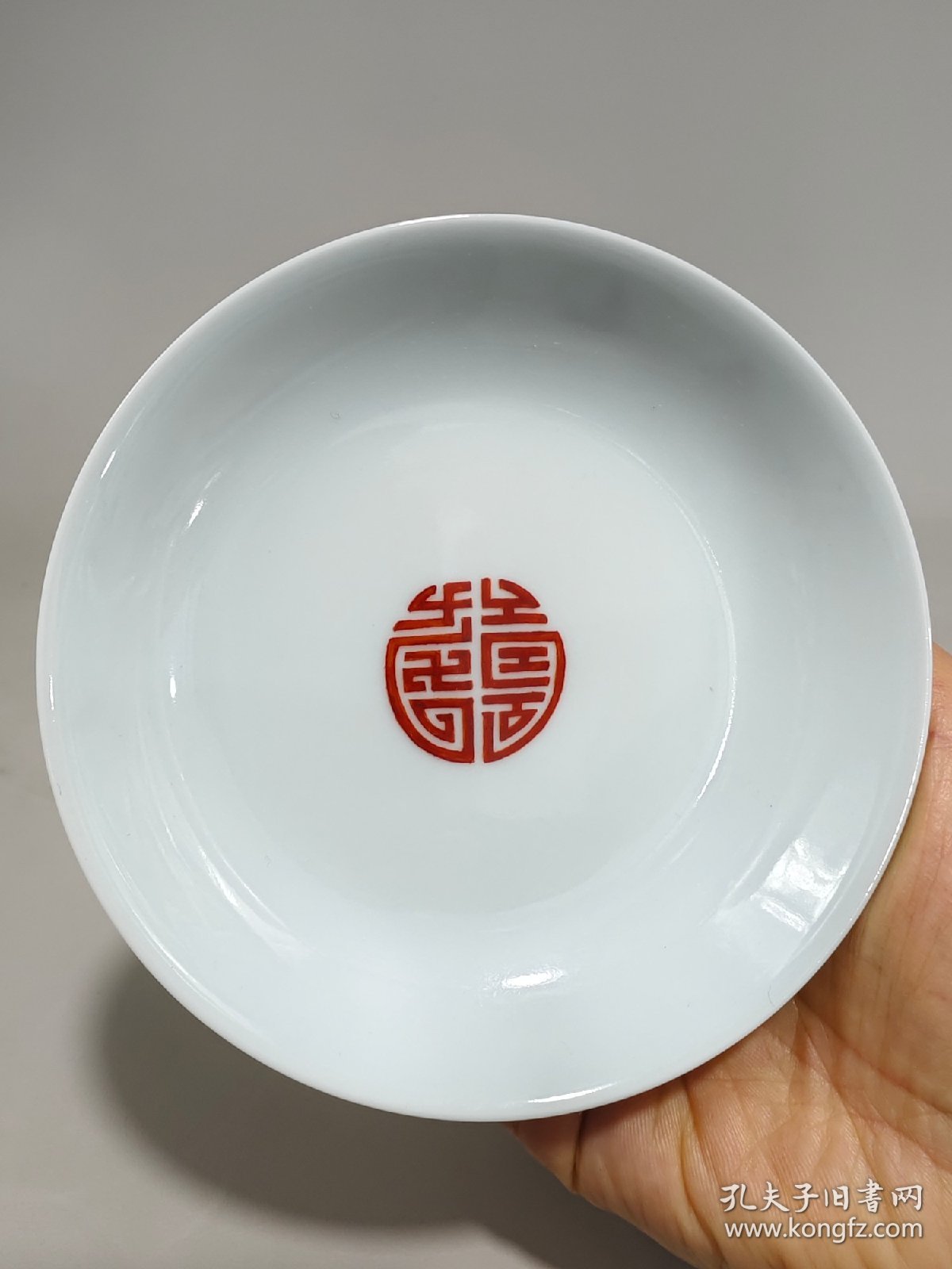 点击查看原图 大清雍正御制款矾红年年有余纹盘