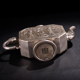 铜宝石鎏银人物酒壶 重702克 高15厘米 宽19厘米