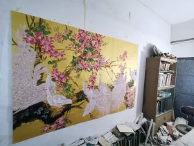 三联屏泥金纸紫荆花白孔雀，136x210Cm。手绘。参展作品，无款。本人作品保手绘，