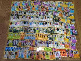 360张英文卡片合售 Pokemon（意译：口袋妖怪、神奇宝贝、小精灵，音译：宝可梦），简称精灵。宠物精灵 皮卡丘 等