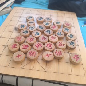 象棋一副直径4.5原盒无棋盘，品相不错